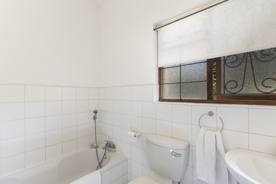 To Let 1 Bedroom Property for Rent in Westridge Western Cape